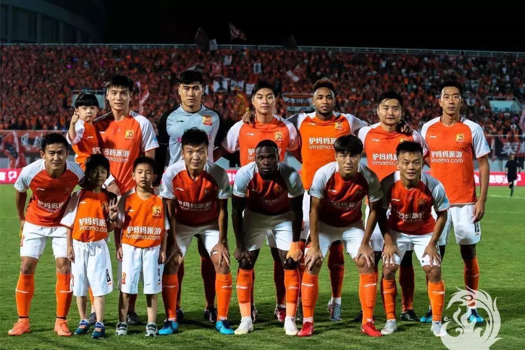 限制了他与 限制了他与