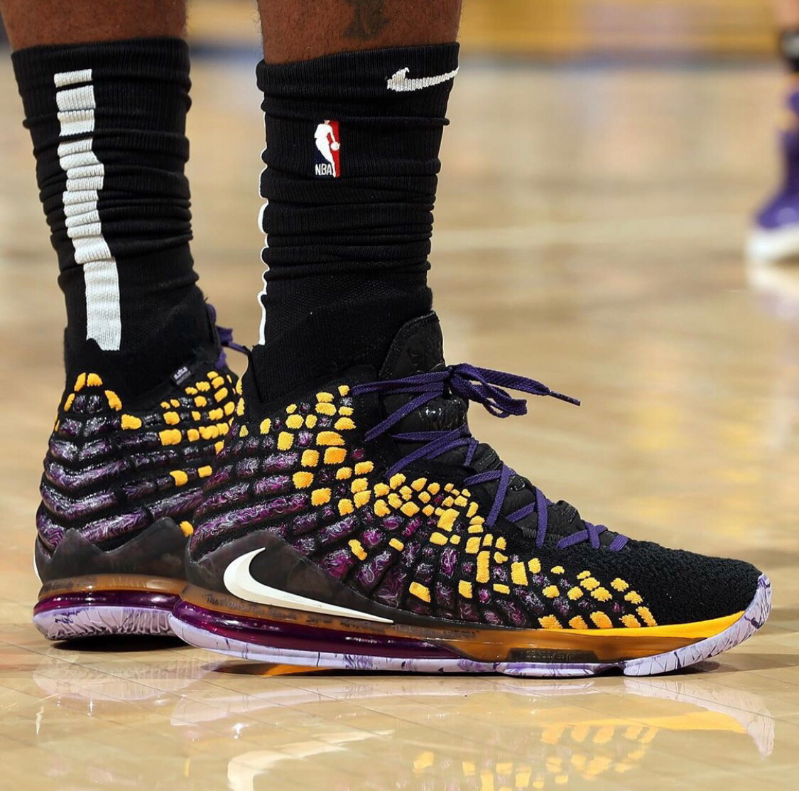 与学校建立 与学校建立